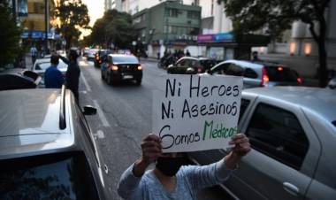 JUDICIALIZACIÓN A MÉDICOS: "ES INJUSTO Y MEZQUINO"