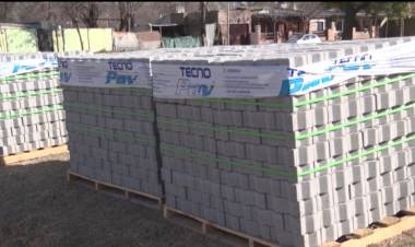 OBRA PÚBLICA: SE CONTINUA CON EL ADOQUINADO DE CALLES