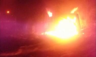 SE INCENDIO POR COMPLETO UNA CASILLA