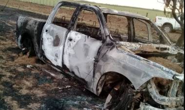 INCENDIO EN ZONA RURAL: DAÑOS TOTALES EN UNA CAMIONETA