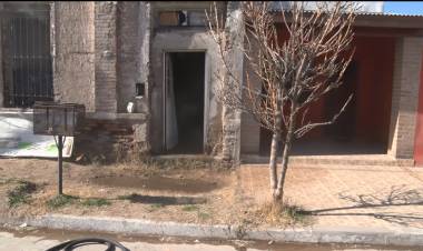 UN INCENDIO CAUSO IMPORTANTES DAÑOS EN UNA VIVIENDA