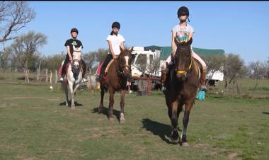 LA ESCUELA DE EQUITACIÓN SE PREPARA PARA SU PRIMER ENCUENTRO
