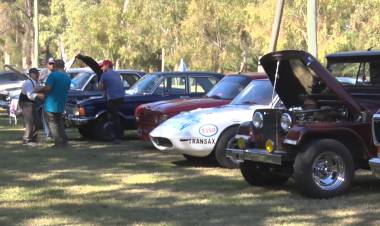 SUMAMENTE POSITIVO EL ENCUENTRO SOLIDARIO DE AUTOS ANTIGUOS