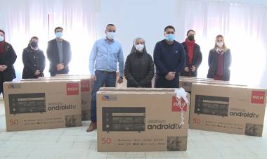 EL MUNICIPIO ENTREGÓ 10 SMART TV AL ILSC
