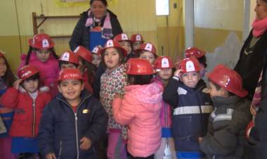 EL DÍA DEL BOMBERO TAMBIÉN SE FESTEJÓ EN LAS ESCUELAS