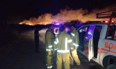 INCENDIO DE GRAN MAGNITUD AFECTA LA ZONA RURAL