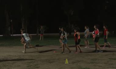 LAS CHICAS DEL FÚTBOL DE JUVENTUD SE PREPARAN PARA EL APERTURA