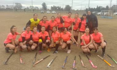 EL HOCKEY DE JUVENTUD DISPUTÓ SUS PRIMEROS PARTIDOS AMISTOSOS