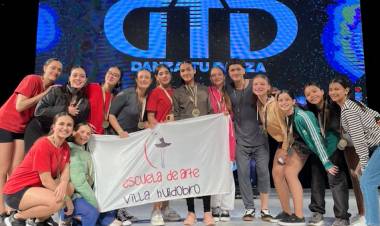 BUENA PERFORMANCE DE LA ESCUELA DE ARTE EN DANZA TU DANZA