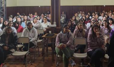 TALLER DE PSICOCORPORALIDAD EN EL INSTITUTO DE FORMACIÓN DOCENTE