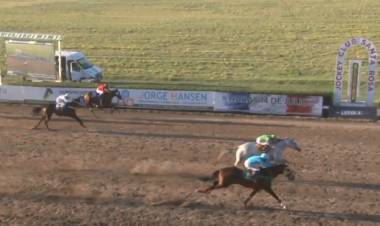 TURF: DESPIADADA VOLVIÓ A GANAR EN SANTA ROSA