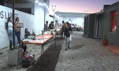 UNA NOCHE DIFERENTE EN LA FERIA DE ARTESANOS