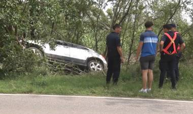VUELCO EN EL ACCESO A LA LOCALIDAD