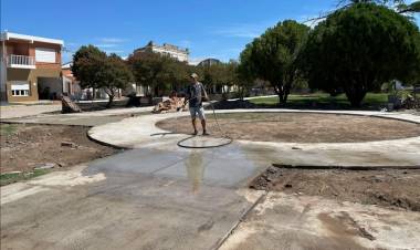 AVANZA A BUEN RITMO LA REMODELACIÓN DE LA PLAZA 25 DE MAYO