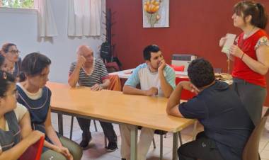 COMENZO EL TALLER DE TELAR EN EL TALLER PROTEGIDO CON VARIOS PARTICIPANTES