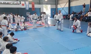 LA ESCUELA DE KARATE SE CAPACITÓ EN ALTA GRACIA