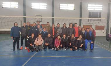 CAPACITACIÓN EN VOLEY AMATEUR PARA LOS ENTRENADORES DE LA REGIÓN