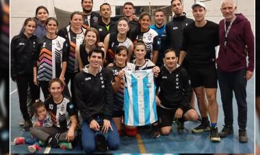 EL VOLEY DEL VILLA SORTEA UNA CAMISETA DE LAS PANTERAS