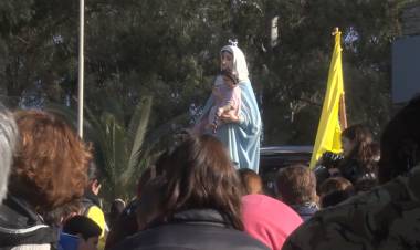 LA VIRGEN DE SAN NICÓLAS FUE RECIBIDA POR UNA MULTITUD EN EL ACCESO A LA LOCALIDAD