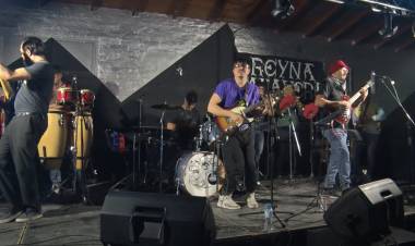 UNA NUEVA NOCHE DE CARRISON ROCK