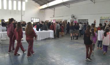 MUESTRA INSTITUCIONAL EN EL IPEMyA 188