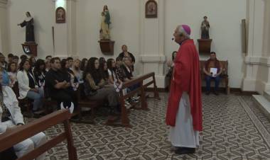 EL OBISPO URIONA PRESENTE EN LA CELEBRACIÓN DE CONFIRMACIONES