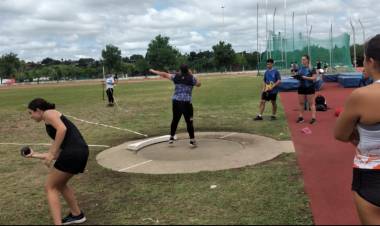 TRES PODIOS EN LOS CÓRDOBA JUEGA PARA ALUMNOS DEL IPEMyA 188