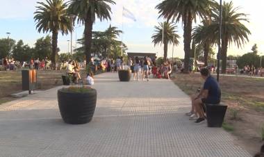 LA FERIA DE EMPRENDEDORES COLMÓ LA PLAZA 25 DE MAYO