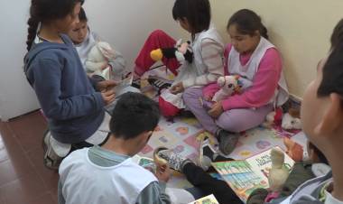 EL CE BERNARDINO RIVADAVIA CONSTRUYE SU BIBLIOTECA