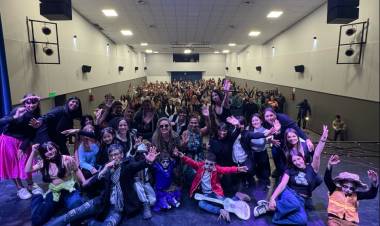 EL TALLER DE CANTO PRESENTÓ SU ESPECTACULO "SOMOS SHOW"