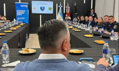 CONVERSATORIO DE AUTORIDADES MUNICIPALES Y POLICIALES