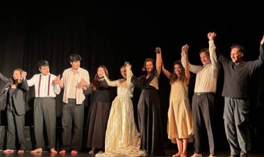 SE PRESENTÓ EN LA SALA DEL SPORTING LA OBRA DE LA UNRC COMPLETAMENTE EN INGLÉS