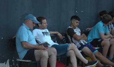 EL VILLA PRESENTÓ A SU NUEVO CUERPO TÉCNICO