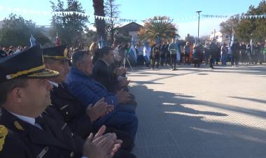 EN LA PLAZA 25 DE MAYO SE REALIZÓ EL ACTO POR UN NUEVO ANIVERSARIO DE LA REVOLUCIÓN DE 1810