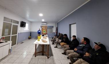PERSONAL DE REDES DE LA COOPERATIVA REALIZARON UNA CAPACITACIÓN EN USO DE GRÚAS