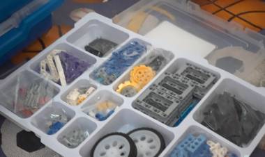 ESCUELAS DE LA LOCALIDAD RECIBIERON KITS DE ROBOTICA