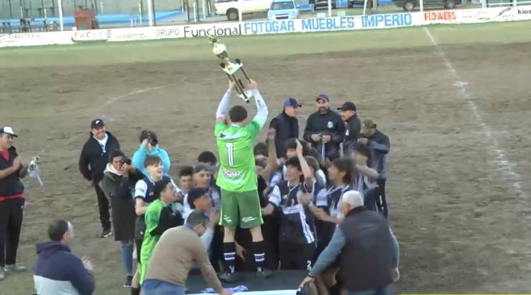 EL VILLA SE QUEDÓ CON LA COPA EN CATEGORÍA SUB 16