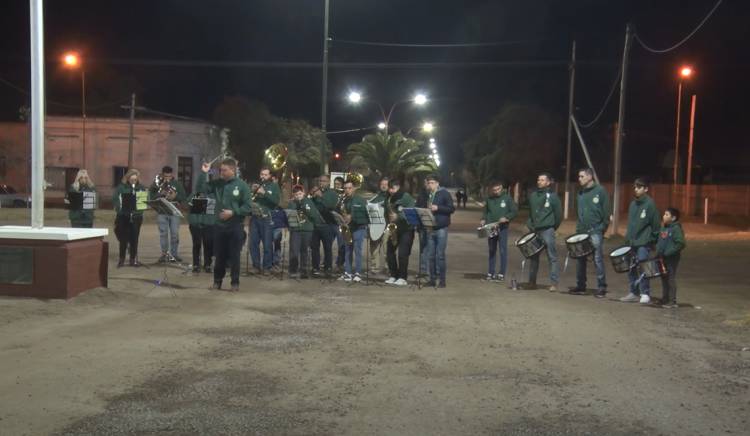 LA BANDA MUNICIPAL REALIZÓ UNA VIGILA ESPERANDO EL DÍA DE LA BANDERA