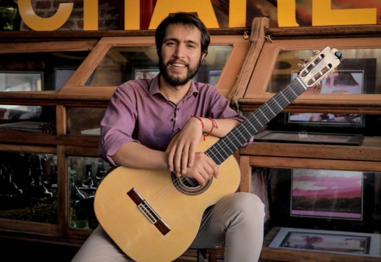 ELIAS DOMINGUEZ PRESETA SU CONCIERTO DE GUITARRA