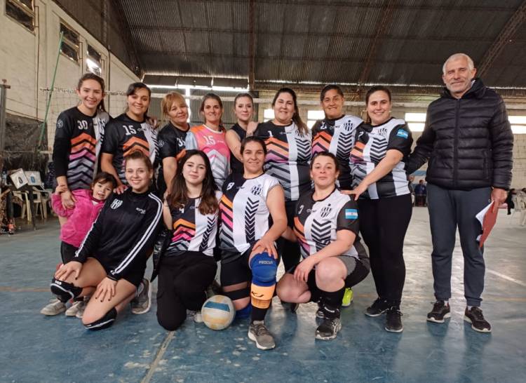 LAS CHICAS DEL VOLEY DEL VILLA CONSIGUIERON EL ASCENSO