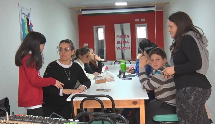 TALLER DE CANTO EN LA BIBLIOTECA LOCAL