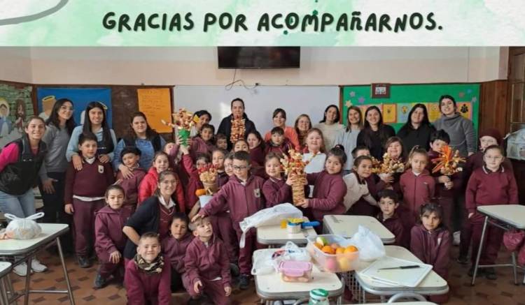 LOS ALUMNOS DE PRIMER GRADO DEL ILSC BUSCAN VOTOS PARA FRUTEAR SU ESCUELA