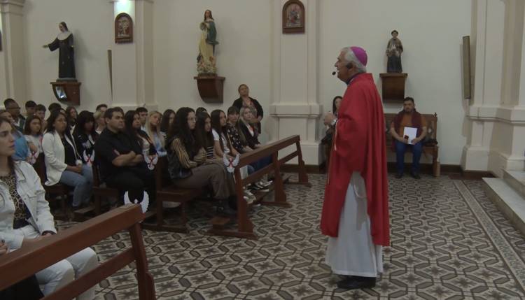 EL OBISPO URIONA PRESENTE EN LA CELEBRACIÓN DE CONFIRMACIONES