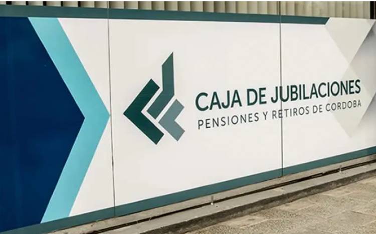 DOCENTES JUBILADAS JUNTAN FIRMAS PARA PRESENTAR RECLAMO ANTE LA CAJA DE JUBILACIONES