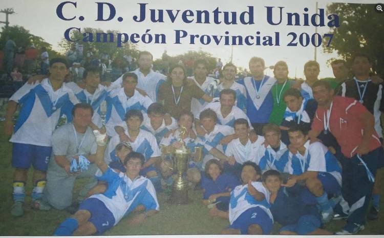 LOS CAMPEONES PROVINCIALES SE JUNTAN EN UN PARTIDO AMISTOSO PARA RECORDAR AQUEL HISTORICO LOGRO