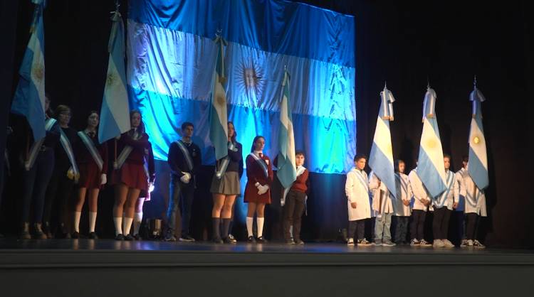ACTO Y PROMESA EN EL DIA DE LA BANDERA NACIONAL