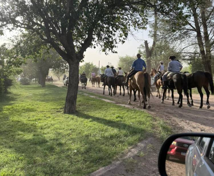DE A CABALLO UNIERON DEL CAMPILLO CON VILLA SARMIENTO