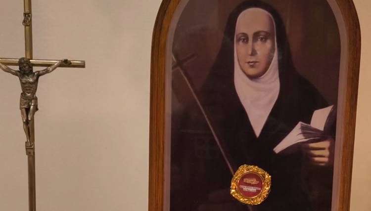 LLEGÓ LA RELIQUIA DE MAMÁ ANTULA A LA PARROQUIA LOCA