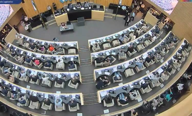 DESACUERDOS EN LA LEGISLATURA POR EL SISTEMA DE VOTACIÓN