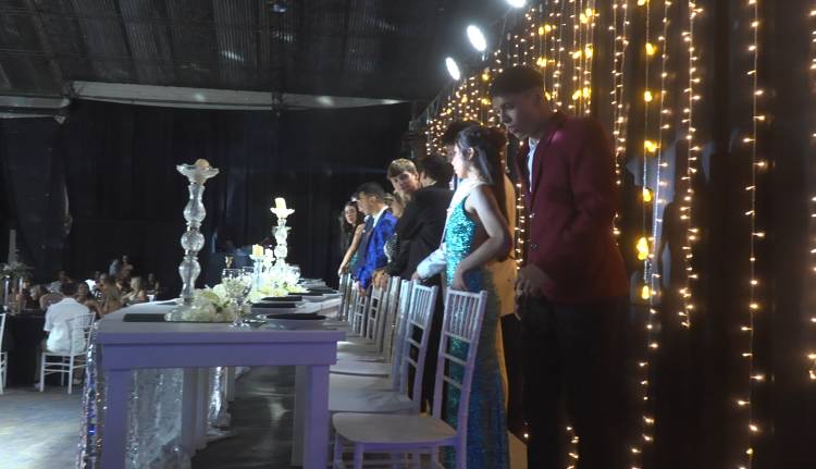 LOS EGRESADOS DE AGRO DEL IPEMYA TUVIERON SU NOCHE 